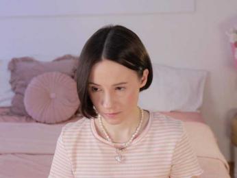 MissEssie — Bongacams recorded stream image, 26.04.2025 15:00