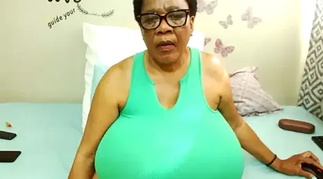 DairyQueen2 — Stripchat recorded stream image, 28.04.2025 09:50