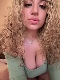 miamellycious — Stripchat recorded stream image, 29.04.2025 06:40