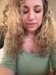 miamellycious — Stripchat recorded stream image, 29.04.2025 06:40