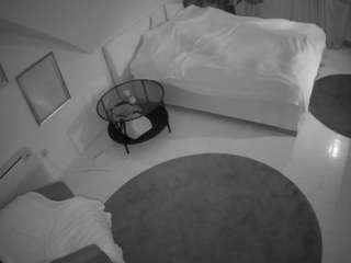 voyeurcam-julmodels-whitebed-4 — Camsoda recorded stream image, 06.02.2025 19:30