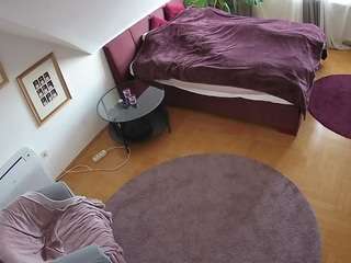 voyeurcam-julmodels-whitebed-4 — Camsoda recorded stream image, 06.02.2025 19:30