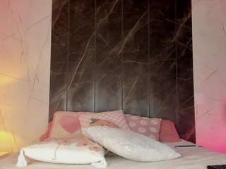emmawilliams1 — Camsoda recorded stream image, 01.05.2025 01:10