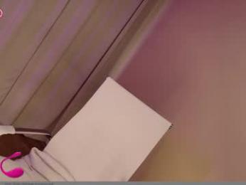 hollyextra — Chaturbate recorded stream image, 01.05.2025 14:10