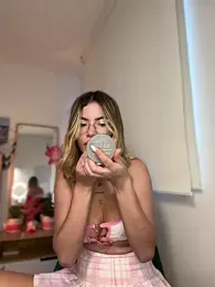 Your_Honeey — Stripchat recorded stream image, 05.05.2025 22:40