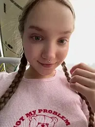 bambi_lu — Stripchat recorded stream image, 08.05.2025 13:00