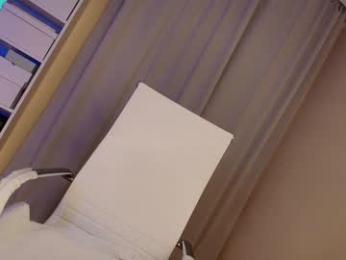 hollyextra — Chaturbate recorded stream image, 09.05.2025 15:00