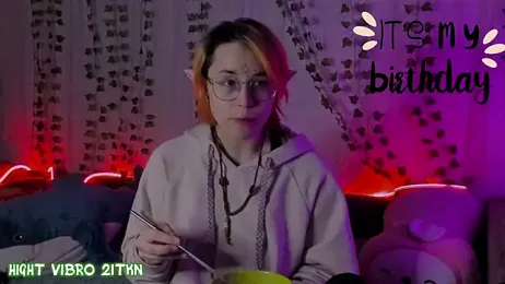 TrickyKitsune — Stripchat recorded stream image, 13.05.2025 11:40