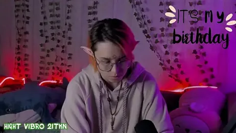 TrickyKitsune — Stripchat recorded stream image, 13.05.2025 11:40