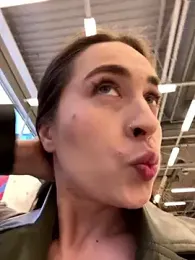 Holly_Play — Stripchat recorded stream image, 14.05.2025 12:50