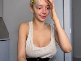 lesi_moonie — Chaturbate recorded stream image, 15.05.2025 04:20