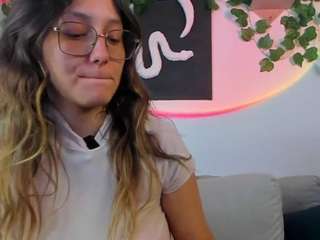 nataliepeterson — Camsoda recorded stream image, 15.05.2025 20:40