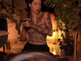 effylowell_ — Chaturbate recorded stream image, 18.05.2025 02:00